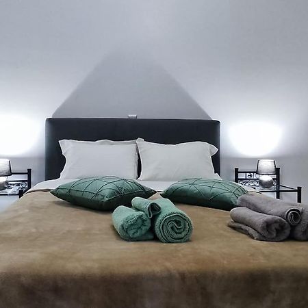 Modern Apartment In 伊第亚 外观 照片
