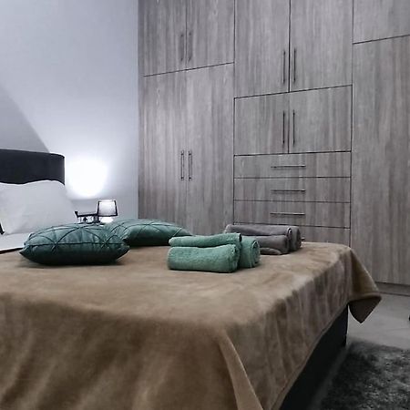 Modern Apartment In 伊第亚 外观 照片