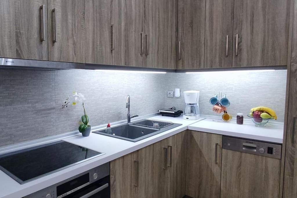 Modern Apartment In 伊第亚 外观 照片