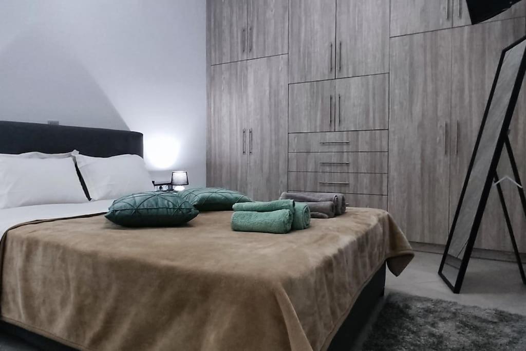 Modern Apartment In 伊第亚 外观 照片